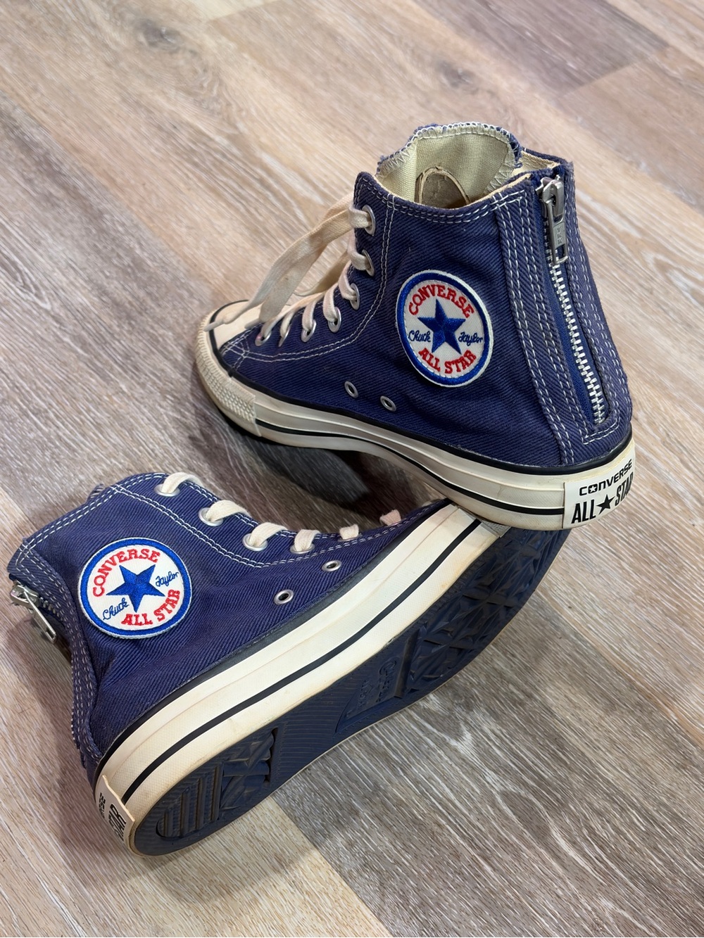 Unique! Ribbed Y2K Converse High Top Sneakers in Navy Blue with White Accents - Picture 4 of 7